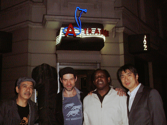 Das Soon Kim Quartett vor dem A-Trane, Berlin 2009